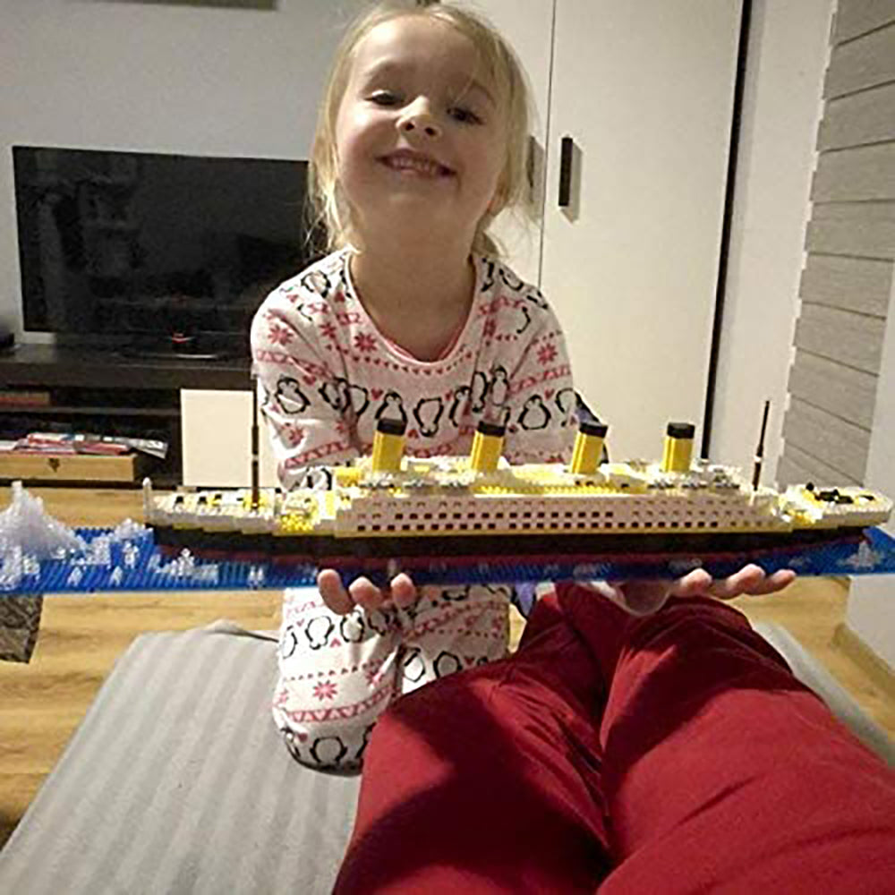 dOvOb Micro Mini Blocks Titanic Model Building Set with 2 Figure, 1872 Piece Mini Bricks Toy, Gift for Adults and Kids
